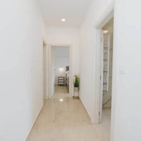 Royal Blue House 3 Проживание в семье