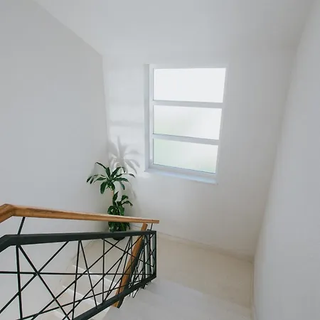 Royal Blue House 3 Homestay Kastela