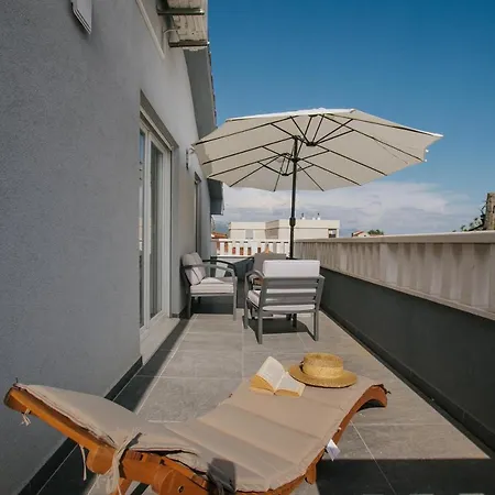 Royal Blue House 3 Kaštela