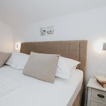 Rum i privatbostad Royal Blue House 3 *